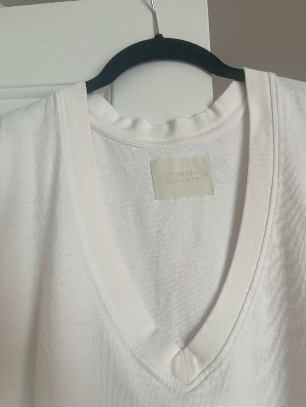 Citizens Of Humanity White V-Neck Sleeveless Tank - Picture 2 of 4